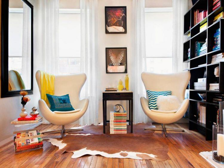 living room with beautiful hardwood flooring and rug