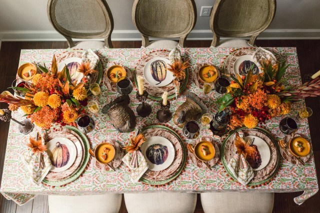 thanksgiving dining room table set up