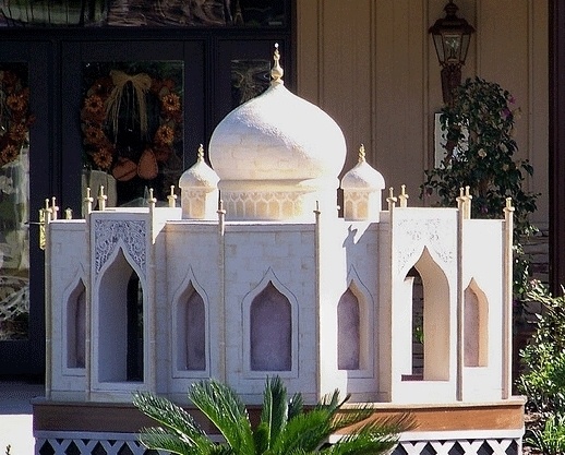 taj-dog-house