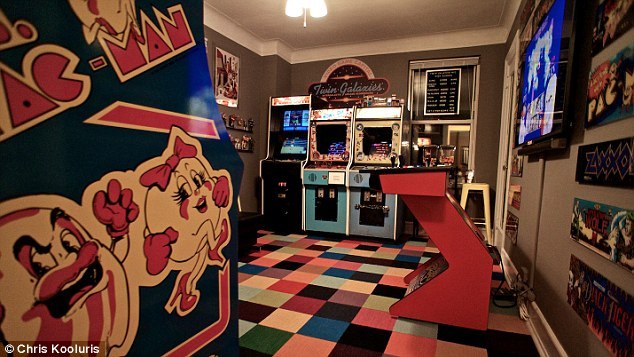 side view of classic mrs. pac man game