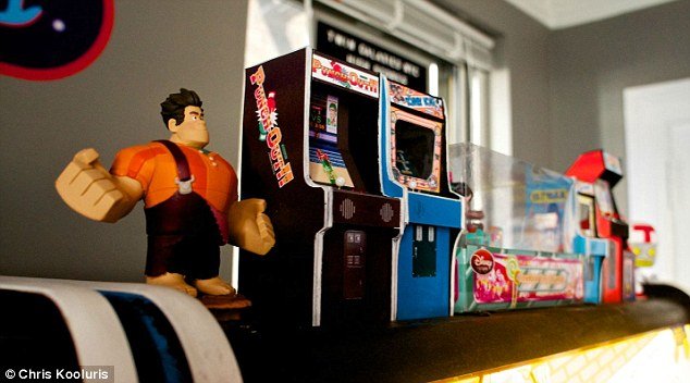 arcade memorabilia in bedroom 