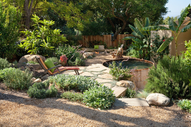 peaceful backyard with hot tub