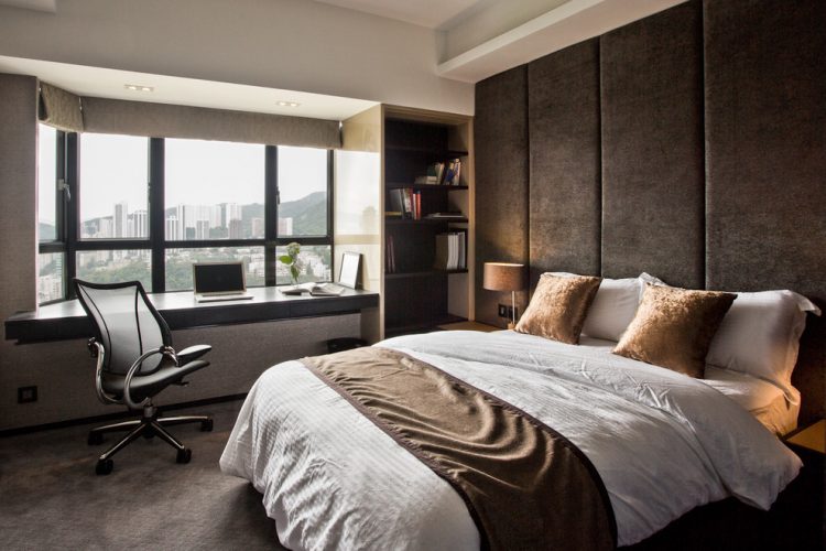 10 Beautiful Master Bedrooms with Desk Setups