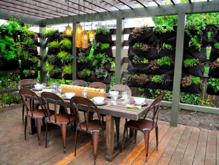 covered outdoor dining area 