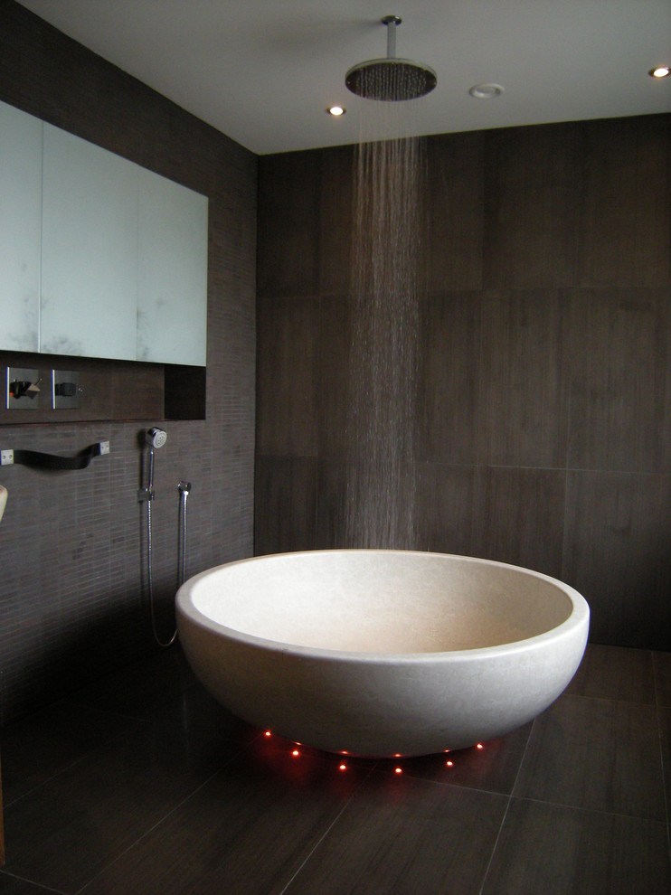 bath tub with red light underneath