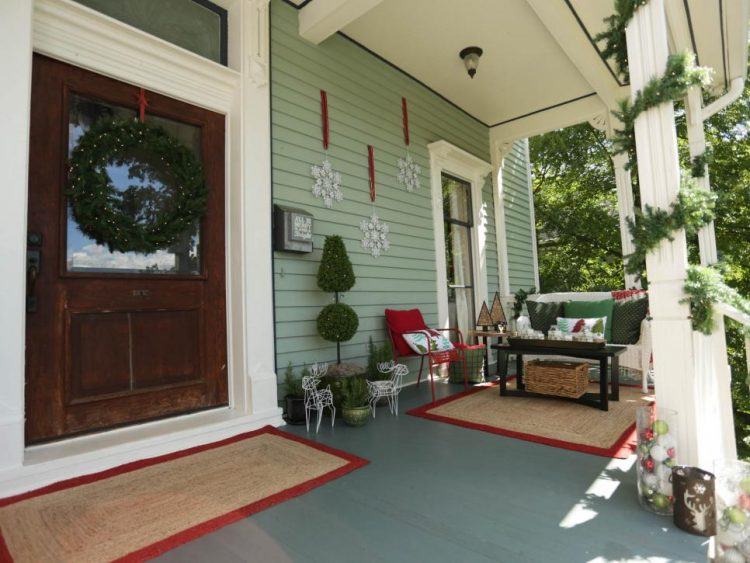 original_red-arrow-holiday-entryway_025-jpg-rend-hgtvcom-966-725
