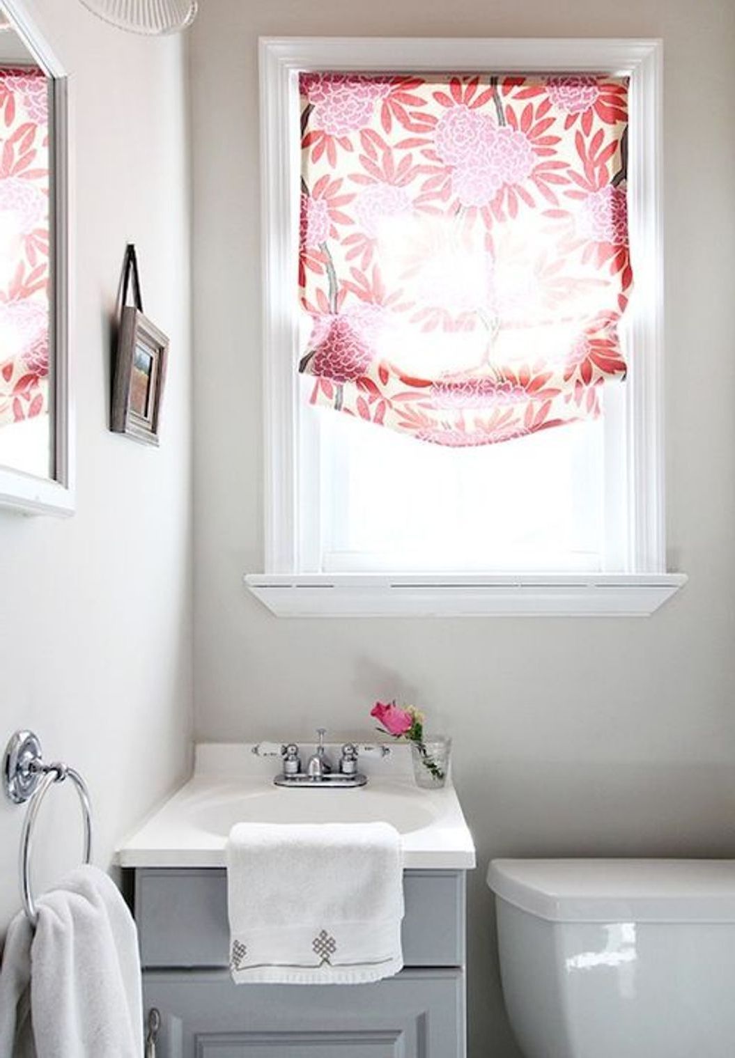 20 Attractive Window Treatment Ideas For Your Bathroom