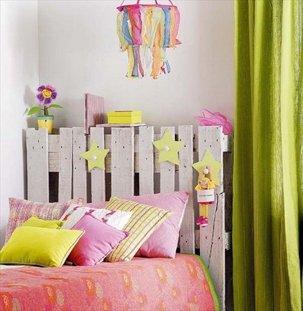 cool pallet style headboard for girls' bedroom