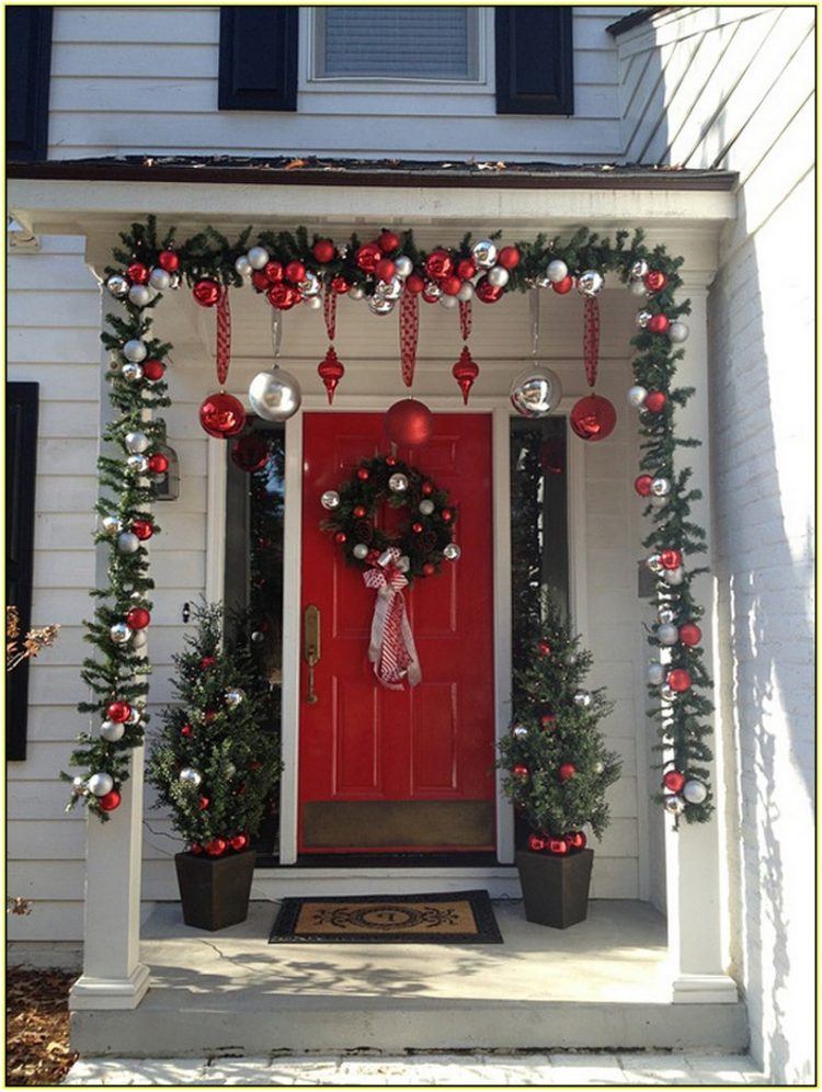 10 Amazing Holiday Decorated Porches