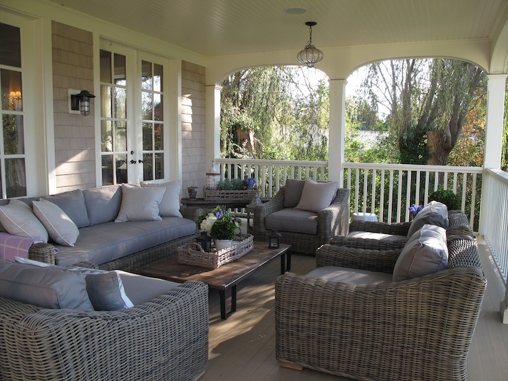 comfortable deck with ceiling