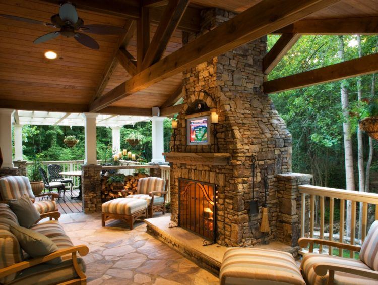 beautiful deck with vaulted ceiling