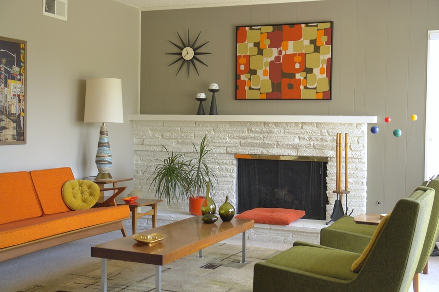 10 Living Rooms that are Peppered with 70s Style