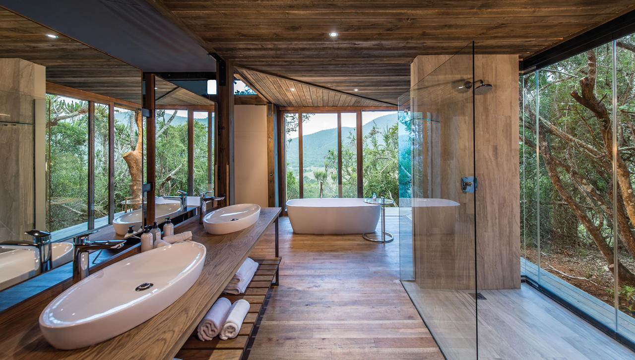 20 Amazing Indoor/Outdoor Bathroom Ideas
