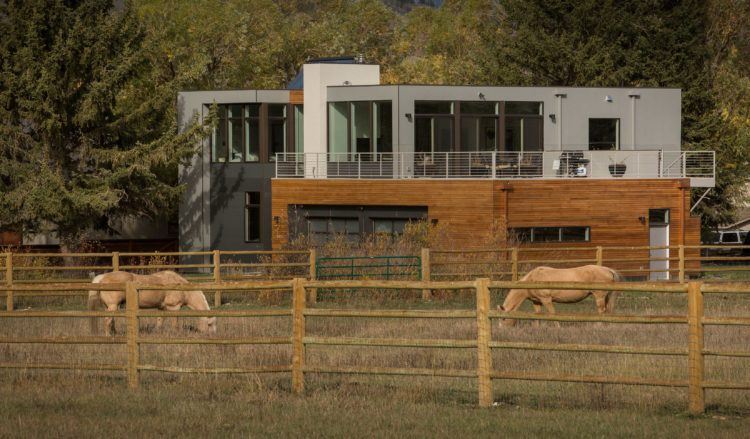 method home with farm animals