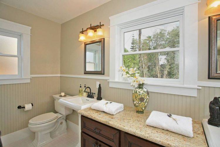 cottage bathroom with pedestal sink