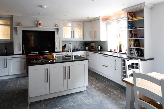 transitional kitchen design with white cabinets