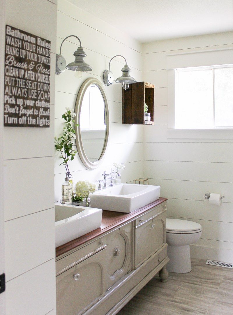 20 Amazing Bathroom Designs With Shiplap Walls - Housely