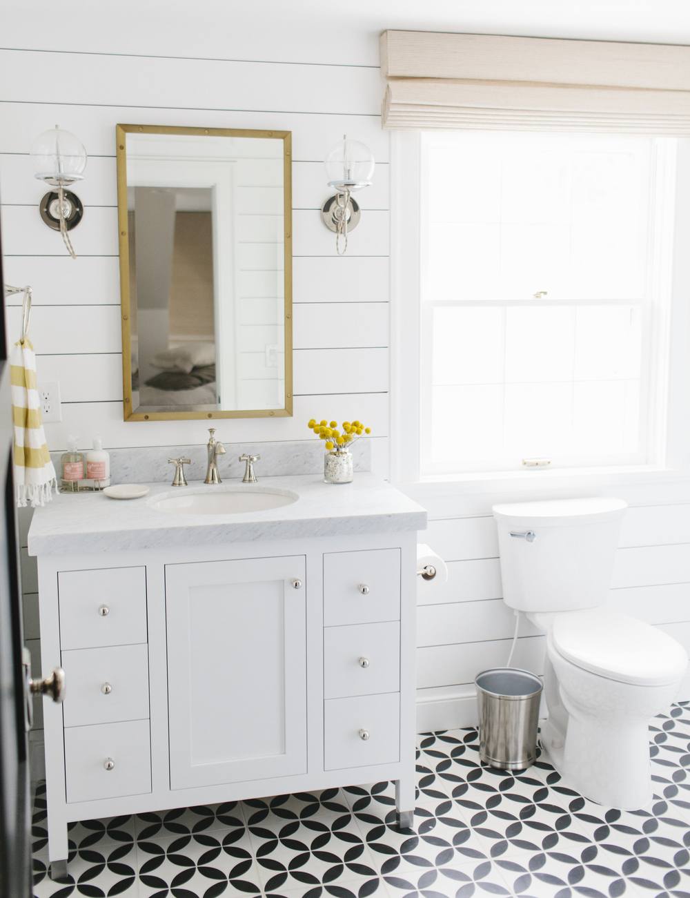 20 Amazing Bathroom Designs With Shiplap Walls - Housely