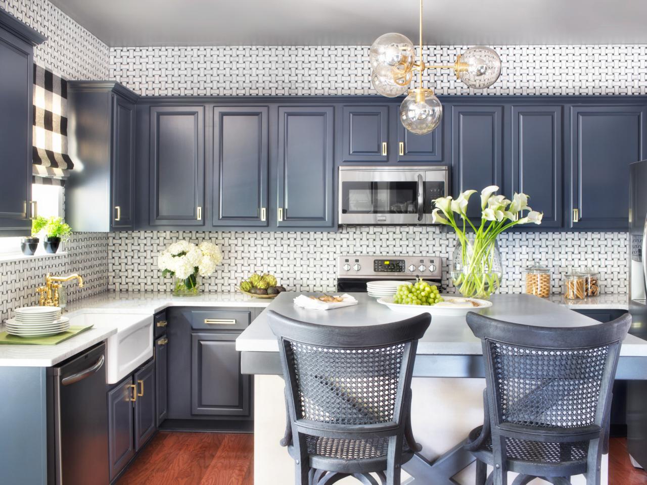20 Kitchens With Beautiful Painted Cabinets Housely