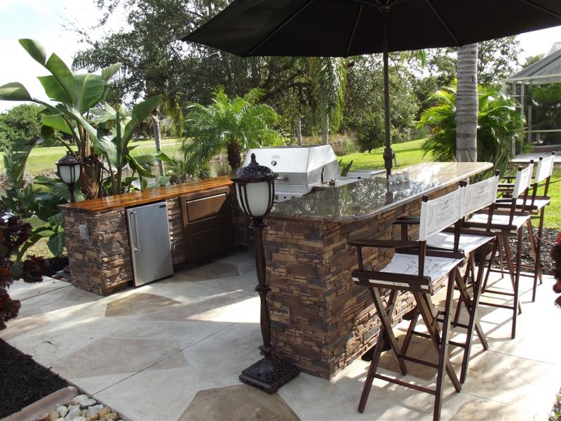 20 Beautiful Outdoor Kitchens With Bars Housely