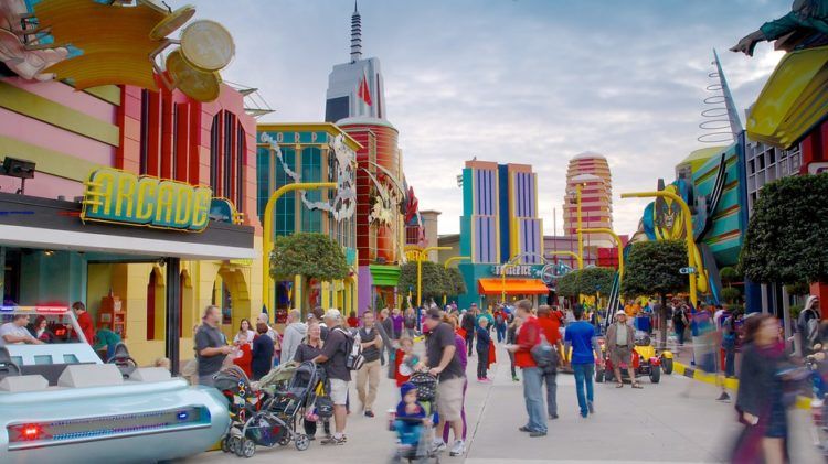 tourists at universal studios