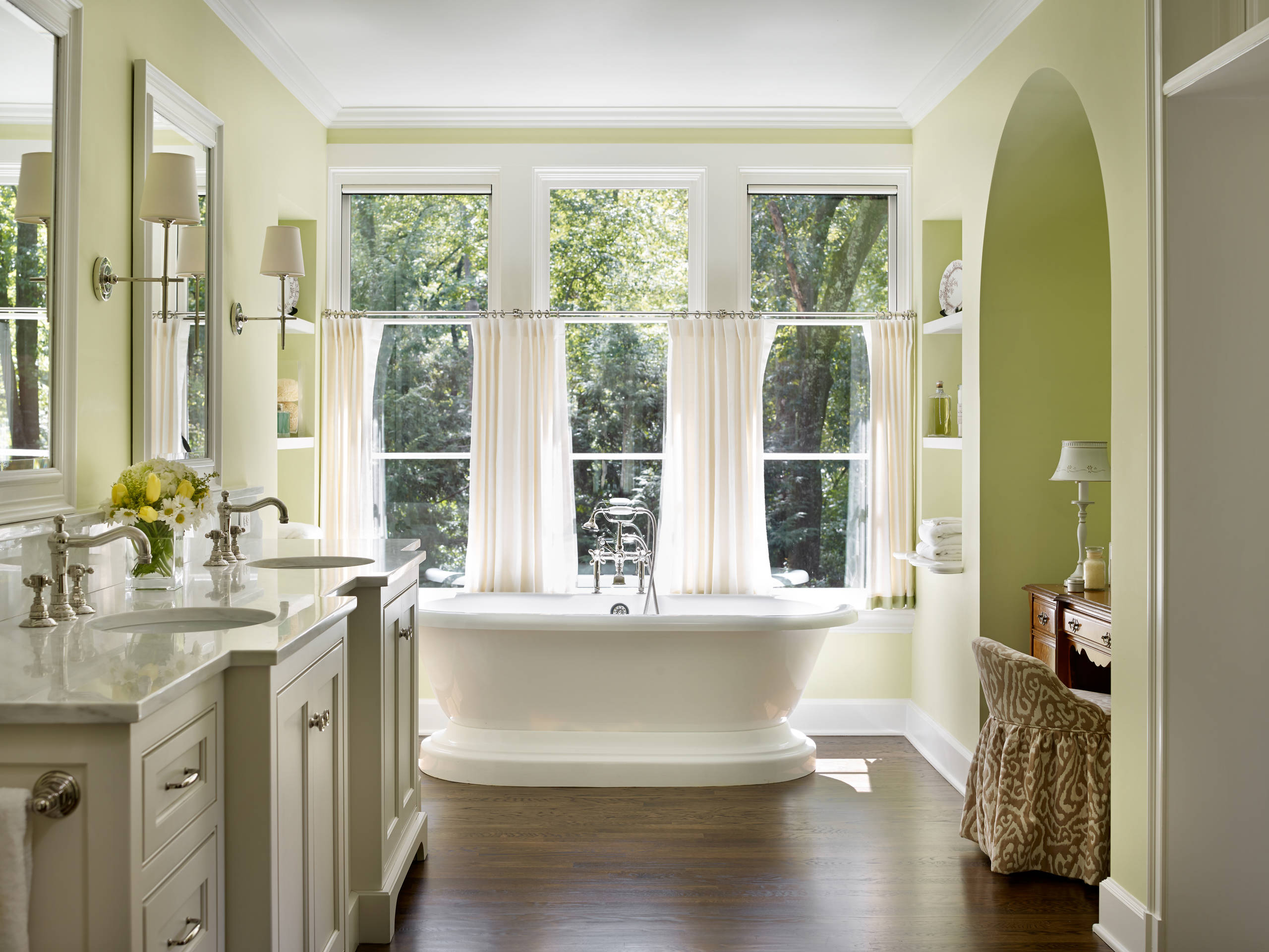 large modern bathroom with curtains