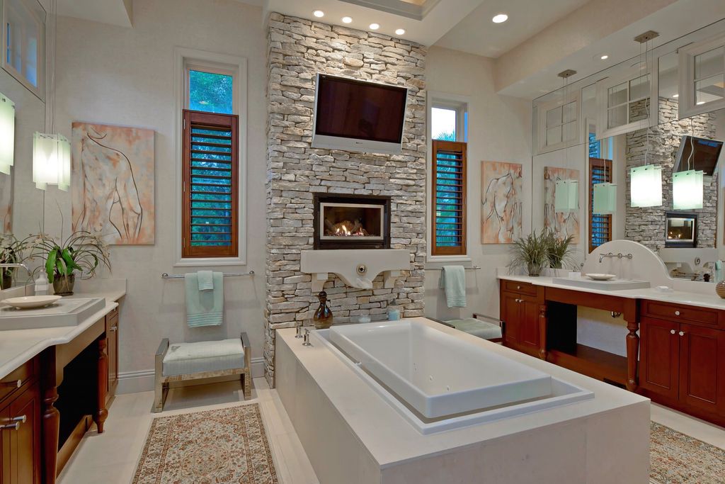 20 Beautiful Master Bathroom Designs With Fireplaces Housely