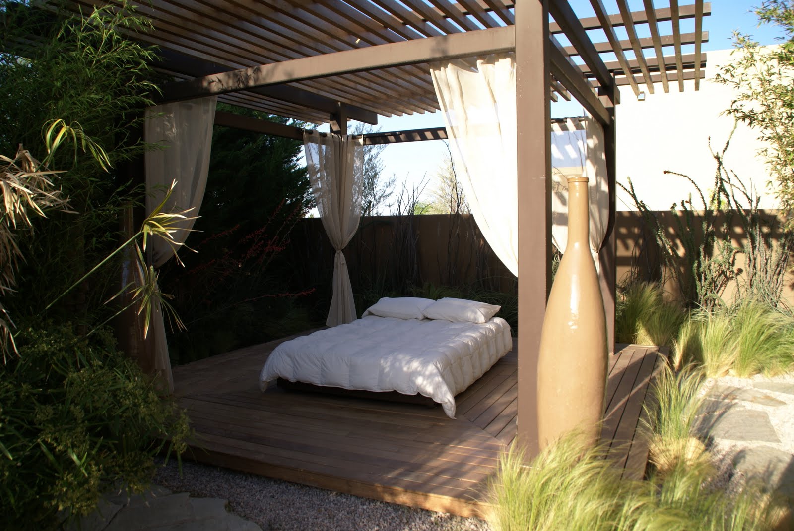 15 Comfortable Outdoor Bed Ideas You'll Love Housely