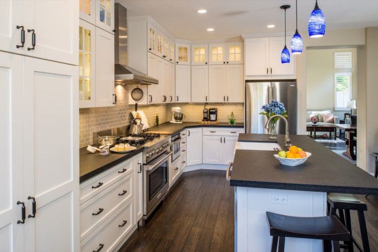 traditional kitchen with subway tile