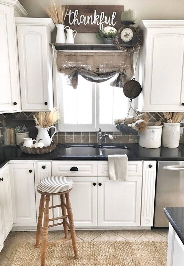 kitchen with thankful sign