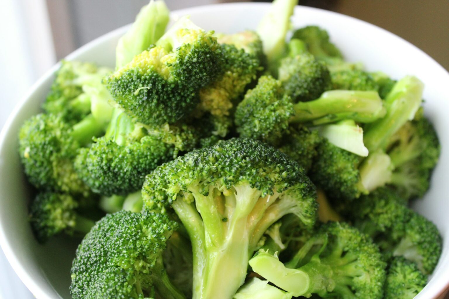 Eating Broccolo 15 Benefits Of Eating Broccoli - Housely