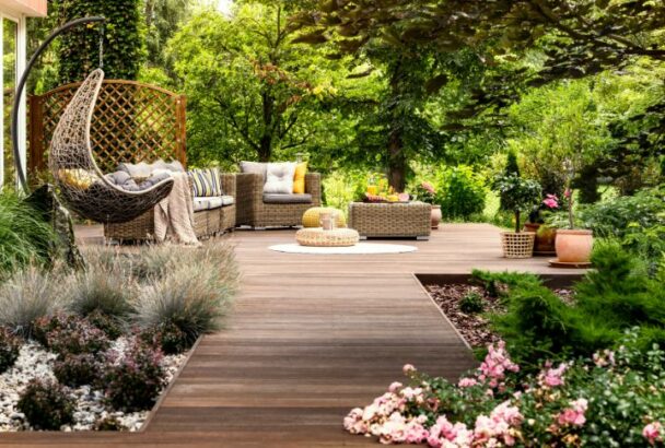 15 Budget-Friendly Ideas to Transform Your Outdoor Space - Housely