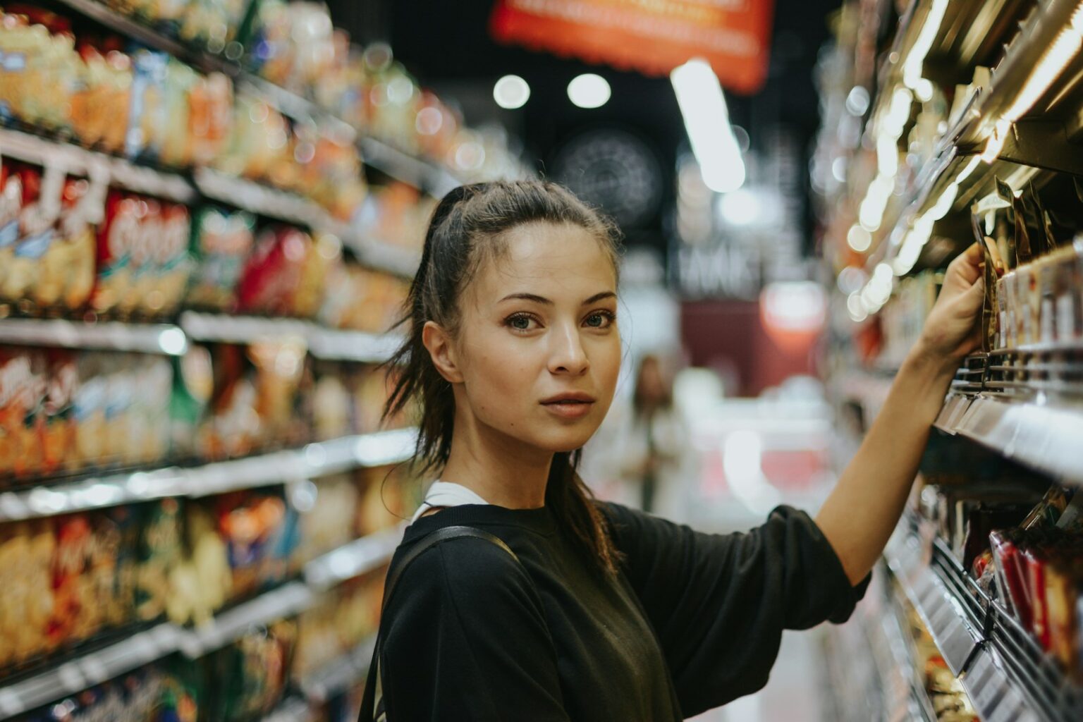 10 Things You Should Never Do in the Grocery Store - Housely