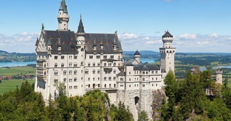 15 Legendary Houses Every Architecture Lover Should Know