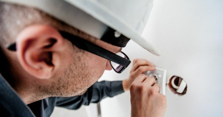 A Step-by-Step Guide on Fixing Loose Electrical Outlets