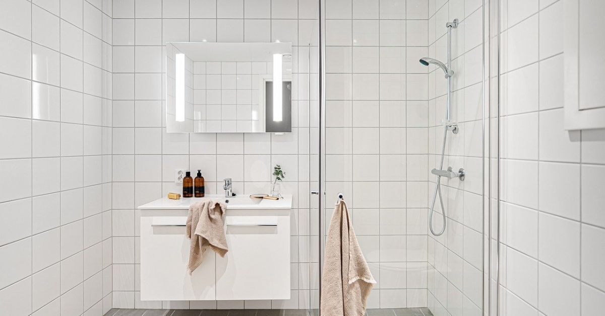 How to Make a Tiny Bathroom Feel Spacious - Housely