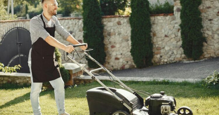 15 Mowing Errors Preventing You from Having the Perfect Lawn
