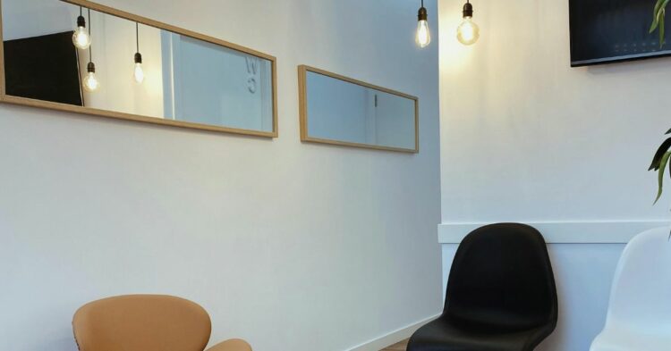 15 Smart Tricks From Designers to Brighten Any Windowless Room