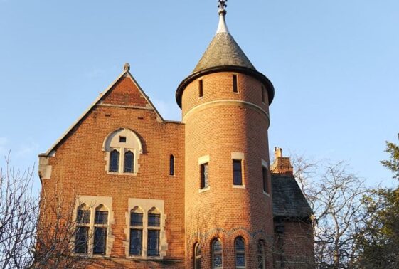 20 Clues to Differentiate Victorian and Queen Anne Homes with ...