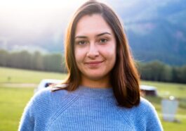 women's blue crew-neck sweatshirt