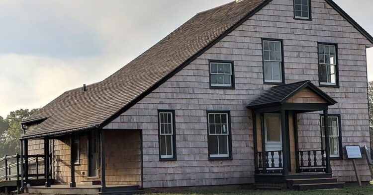 Why Do Saltbox Homes Look Like That? 10 Features That Explain Everything
