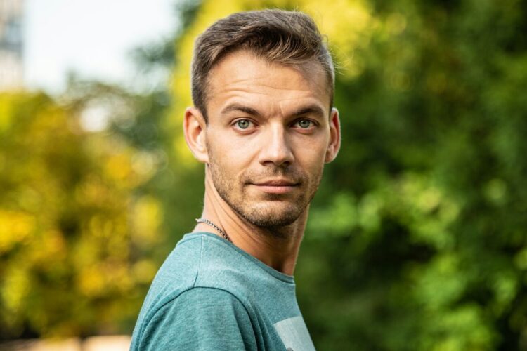 man in gray crew neck shirt