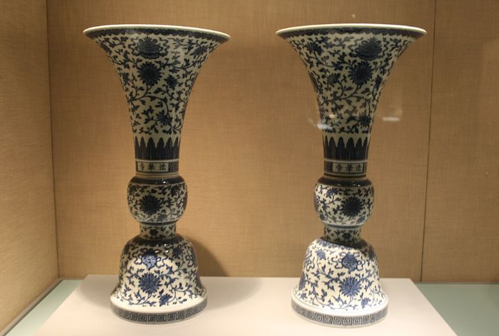 Qing Dynasty Vases, Cambridge