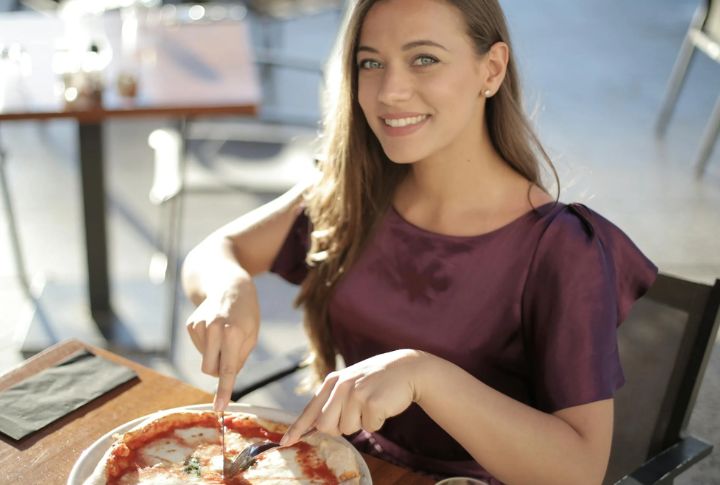 She Eats Slowly And Mindfully