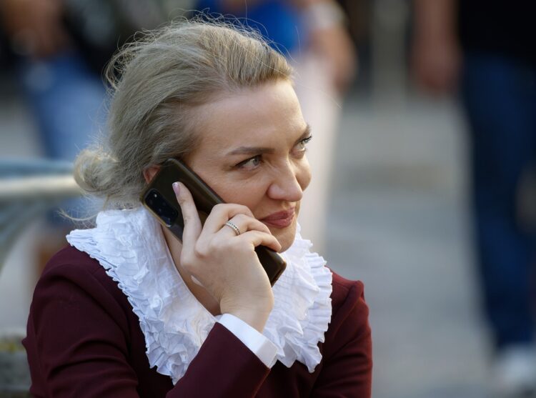 woman, phone, phone call, fashion, closeup, talking, outdoors, urban, people