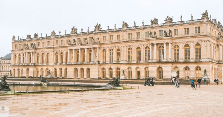 10 Castles Around The World That Embody Regal Grandeur