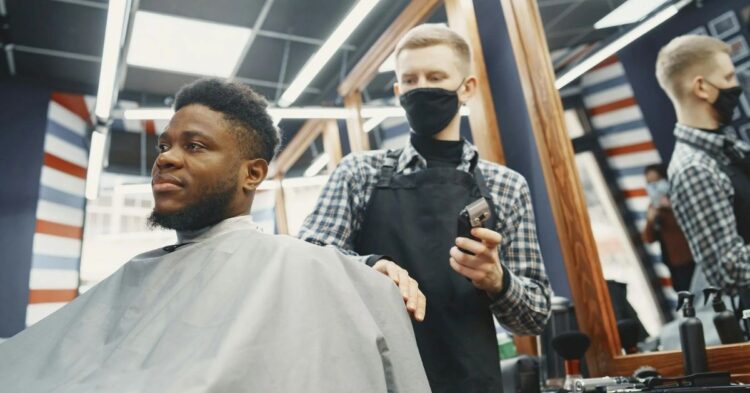 10 Warning Signs Your Haircut Will End In Tears