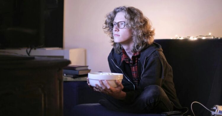 20 Hidden Stars Who Casually Wandered Into the Best Movie Scenes