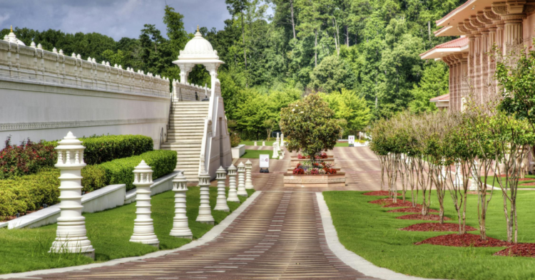 Here’s How To Build Beautiful Outdoor Spaces Using Repurposed Slabs