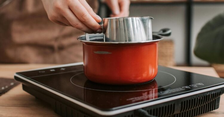Are You Using Your Electric Stove Correctly? 10 Mistakes That Show You Aren't